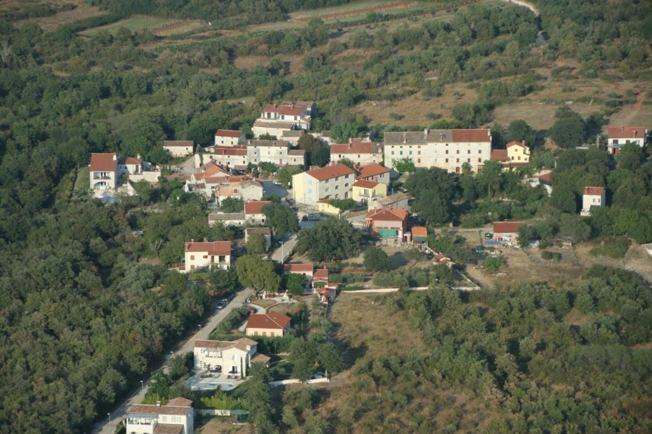 Apartment Parenzana Bibali 65 A 52460-Buje Εξωτερικό φωτογραφία